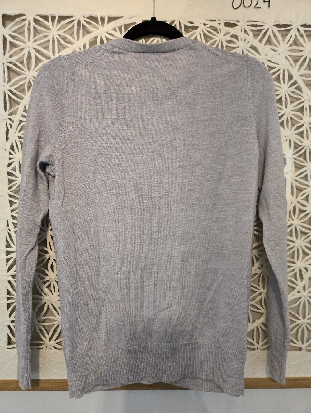 Women’s Merino Wool Cardigan Sweater M Light Gray 100% Fine Knit Long Sleeve - Picture 8 of 9